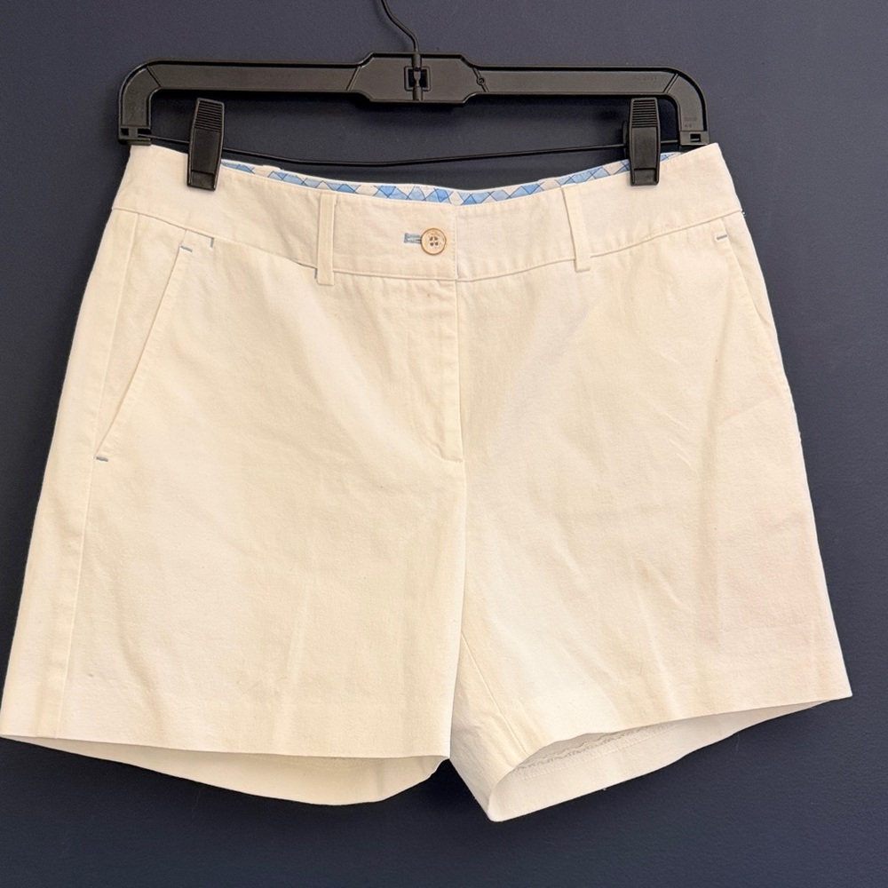 J McLaughlin White Tailored Shorts Size 4 Blue Trim Classic Preppy. Never worn!
